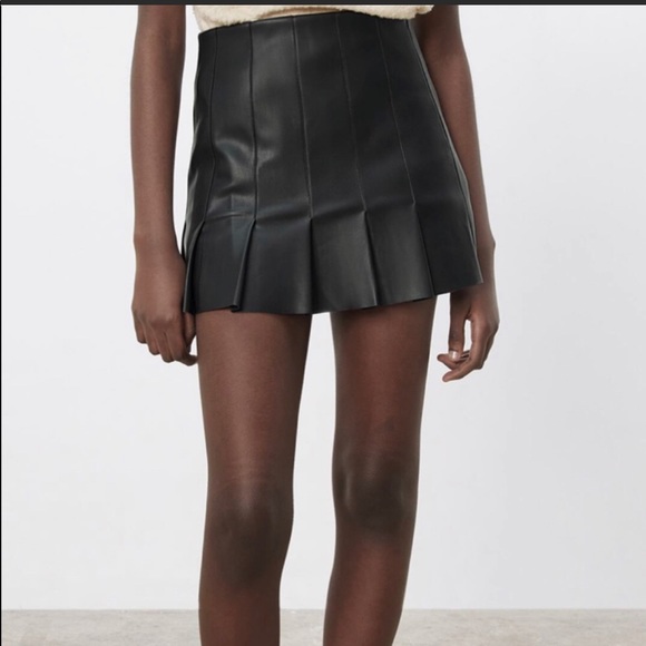 NWT Zara Faux Leather Mini Skirt with Box Pleats - Picture 2 of 10